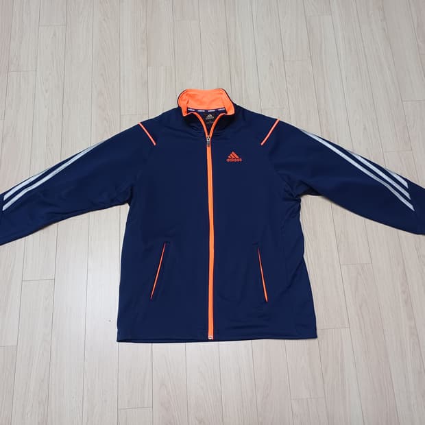 아디다스 트랙탑 