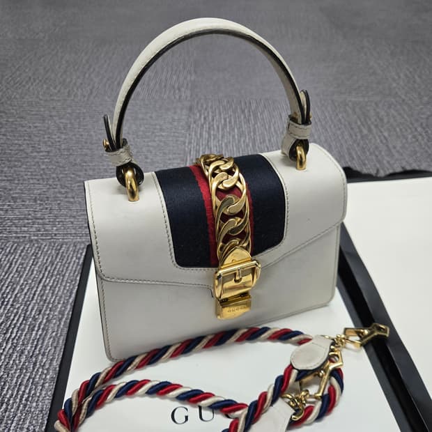 [특가][정품]구찌 실비백 화이트