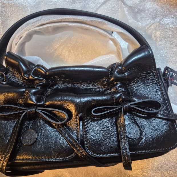 (새상품) 아크네스튜디오 멀티포켓 마이크로백