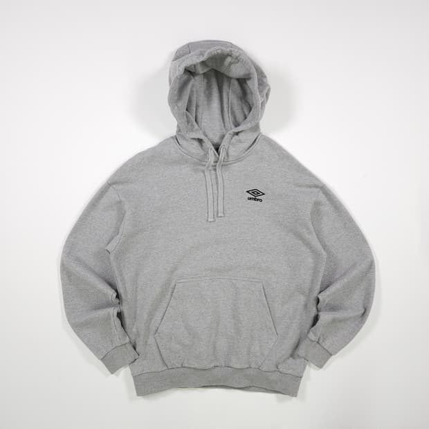 엄브로 로고 후드티