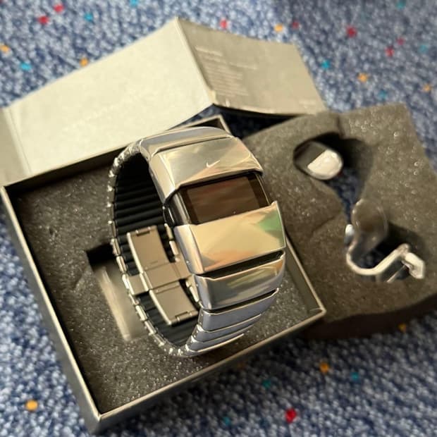 나이키 D-라인 디지털 워치