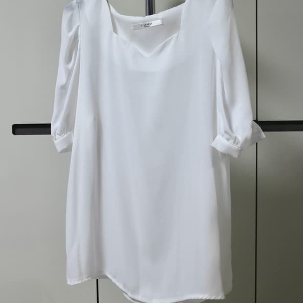 화이트 블라우스