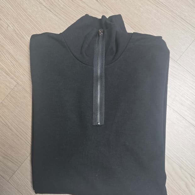 ILCORSO 블랙 세미오버핏 집업 하이넥 롱 슬리브