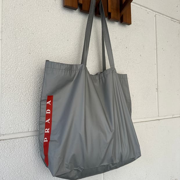 프라다 스포츠 도트백