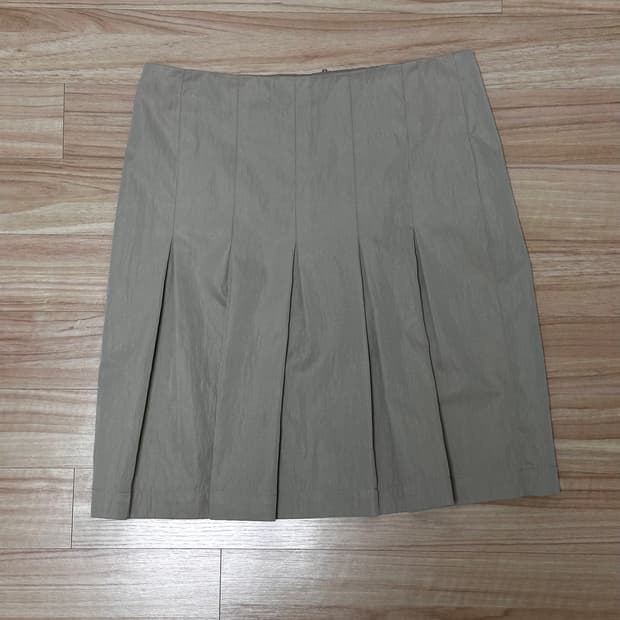 로우클래식 SOFT NYLON PLEATED SKIRT BEIGE