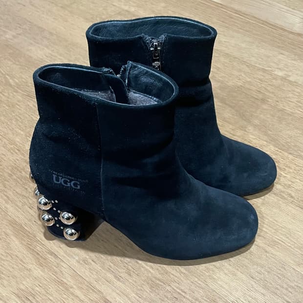 UGG 어그 스웨이드 앵클 부츠 250