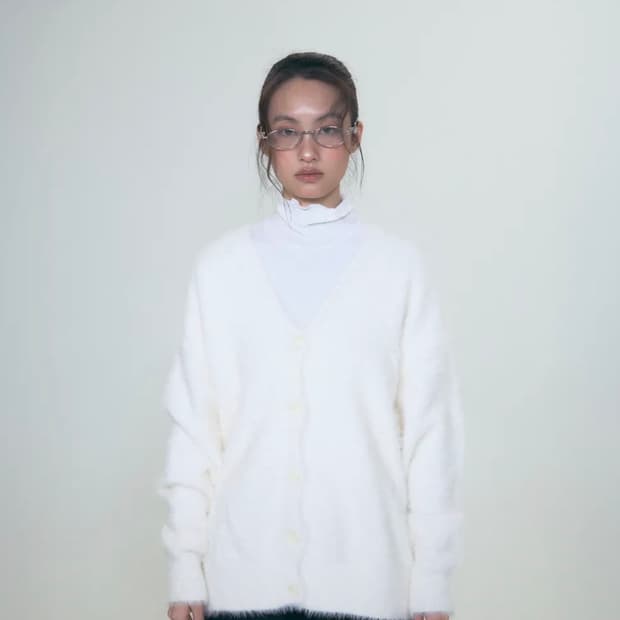 콜아웃뉴이어 헤어리 루즈핏 가디건 아이보리