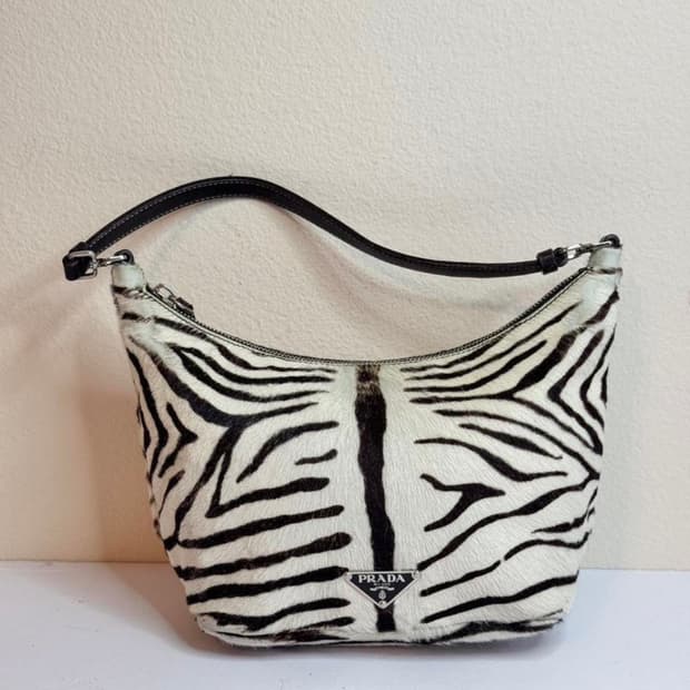 Prada calf skin bag (구매가300만)