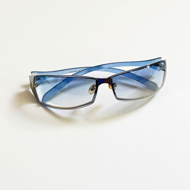 메탈릭 무테 스퀘어 프레임 틴트 빈티지 선글라스