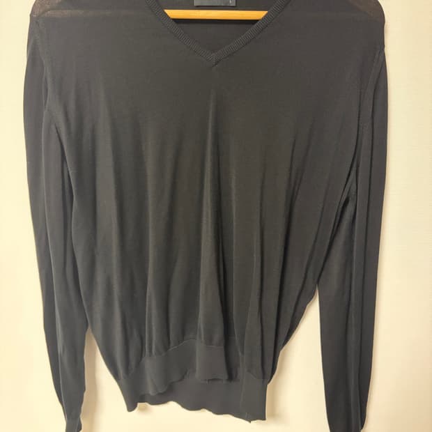 존스메들리 브이넥 니트