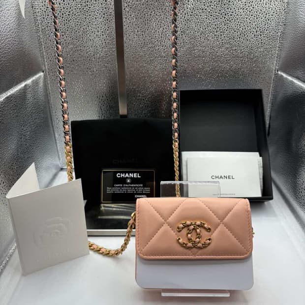 샤넬 19 플랩 체인 카드지갑