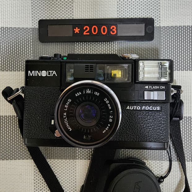 미놀타 하이매틱 AF-D 데이터백 필름카메라