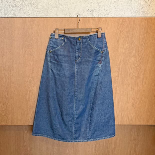 리바이스 엔지니어드 진 데님 롱 스커트 백 버클 스트랩 디테일 인디고