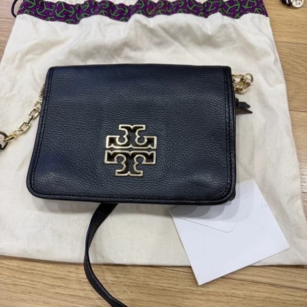 토리버치 금장로고 블랙 가죽 크로스백