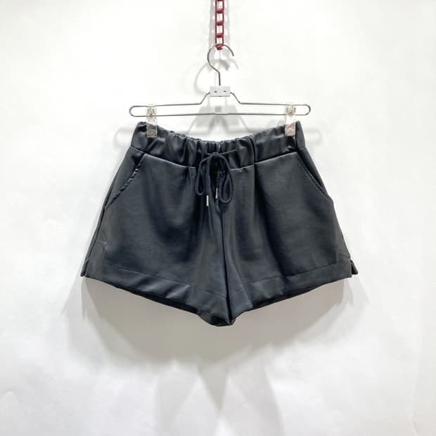 BEEN 여성 레더밴딩반바지 F