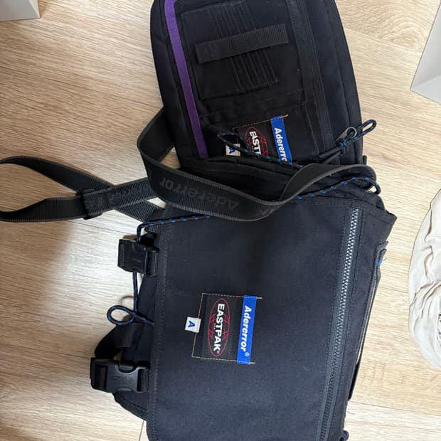 아더에러 이스트팩 콜라보 크로스백