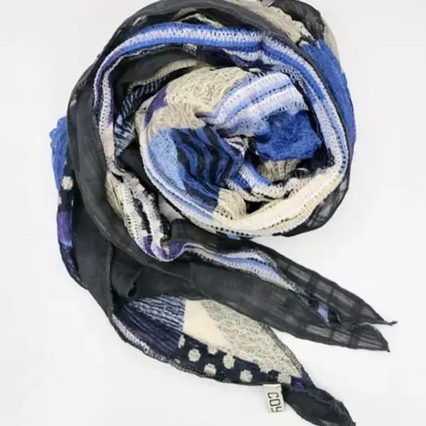 [Coyseio] 코이세이오 스카프 구합니다.