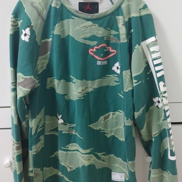 조던 카모 맨투맨 M