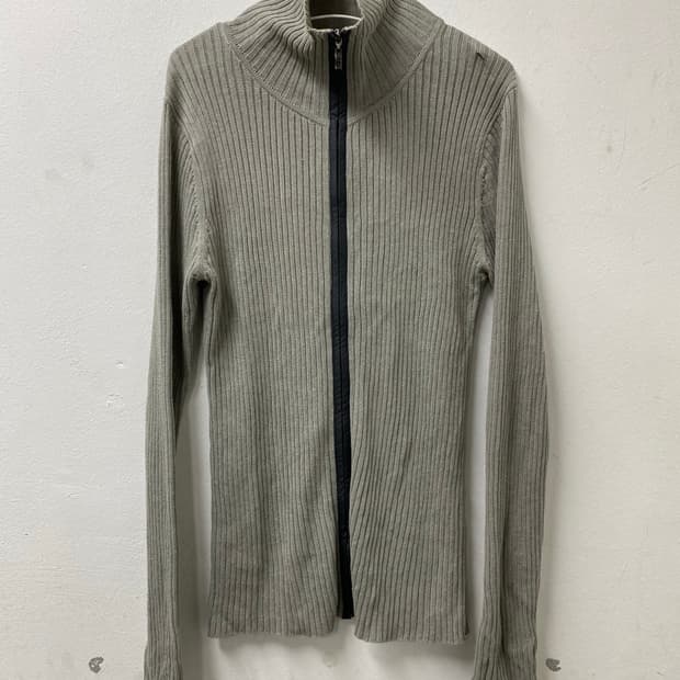 Minimal Mood Slim Fit Zip Up