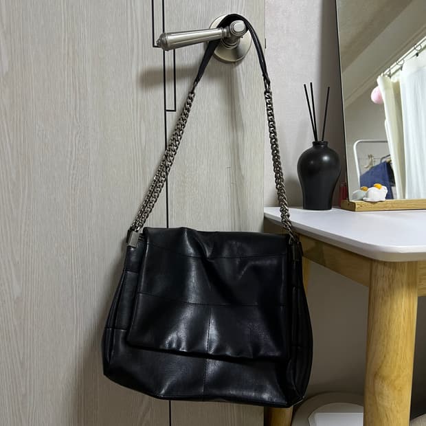 자라 유나가방 락플랩 숄더백