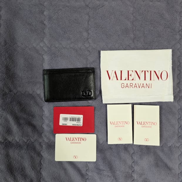(정품) 발렌티노 가라바니 V로고 카드지갑/남녀공용/검정/개인/팝니다.