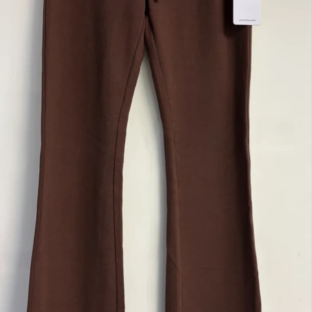 ALO 알로 요가 스웨이 부츠컷 스웨트팬츠 브라운