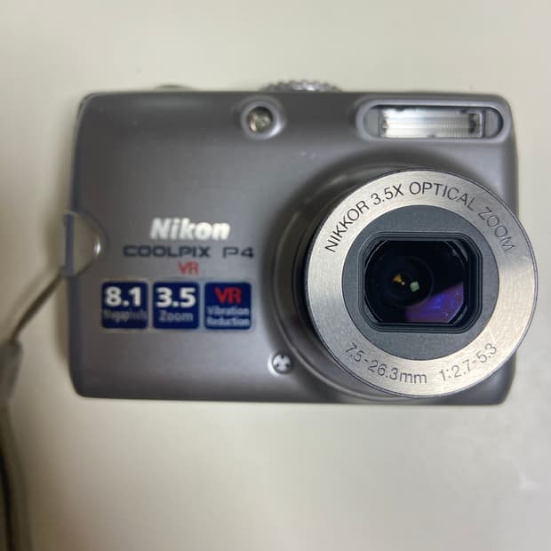 니콘 쿨픽스 P4 디지털 카메라