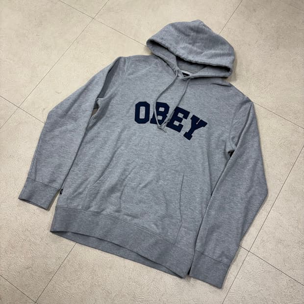 오베이 아치로고 그레이 후드티