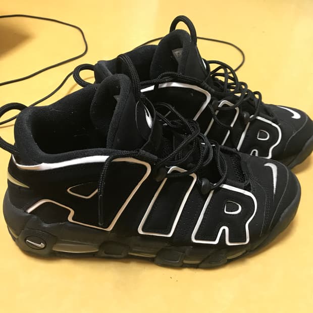 나이키 업템포 검흰 275