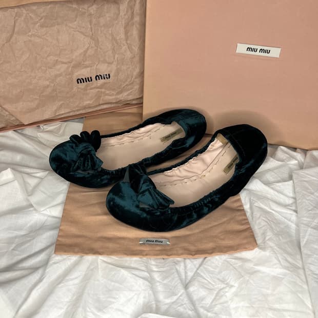 미우미우 벨벳 보우 스크런치 발레 플랫