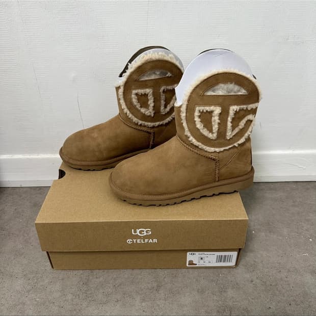 220 텔파 x 어그 부츠 미니 체스트넛 ugg telfar