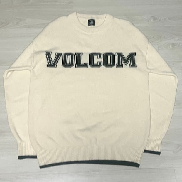 볼컴 레터링 로고 니트
