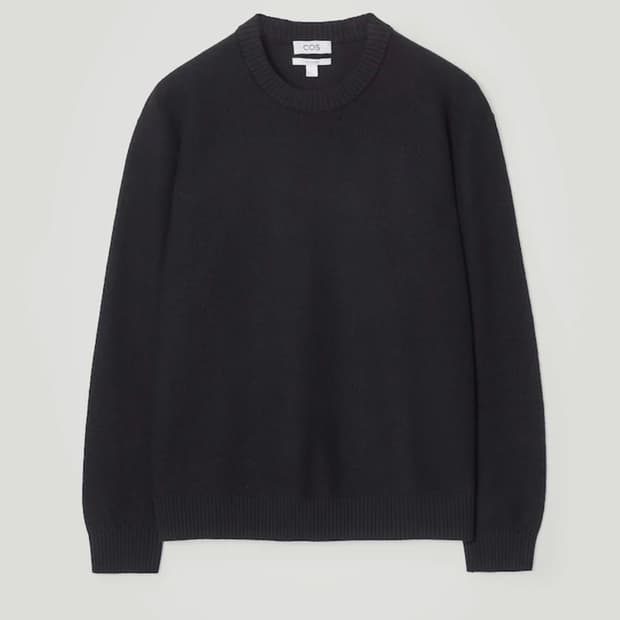 COS 보일드 울 크루넥 스웨터 블랙