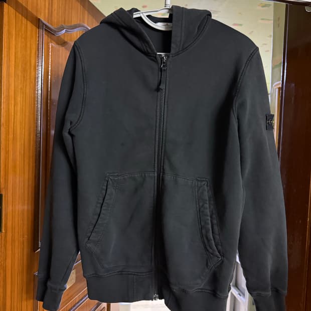 안냐세요 스톤아일랜드 후드집업 95사이즈 판매합니다!(실착100)(정품)