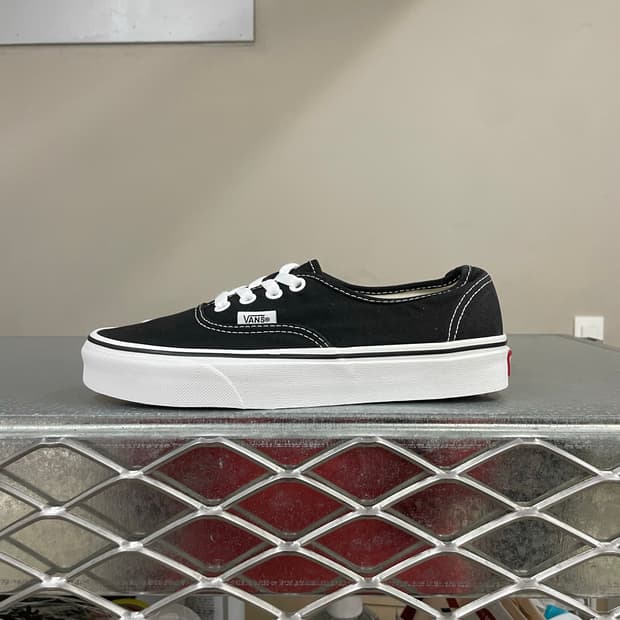 반스 어센틱 블랙 235