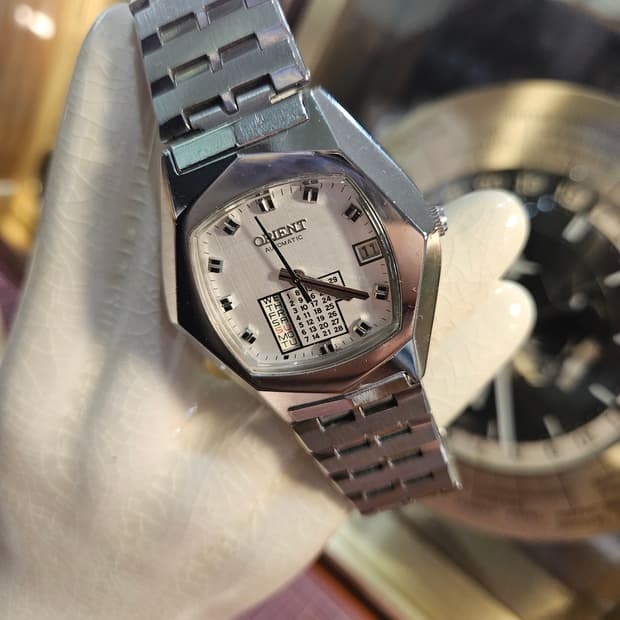 오리엔트 70s 빈티지 오토매틱 만년달력 시계