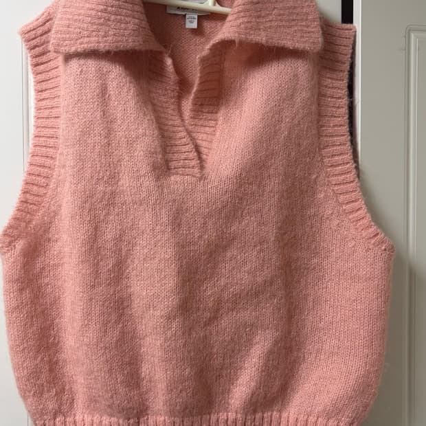 앤아더스토리즈 모헤어 핑크 니트 베스트