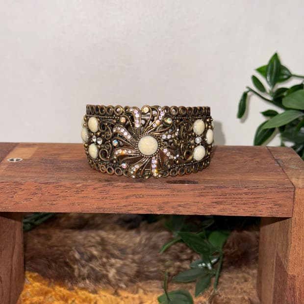 Antique bold fairy cubic bangle