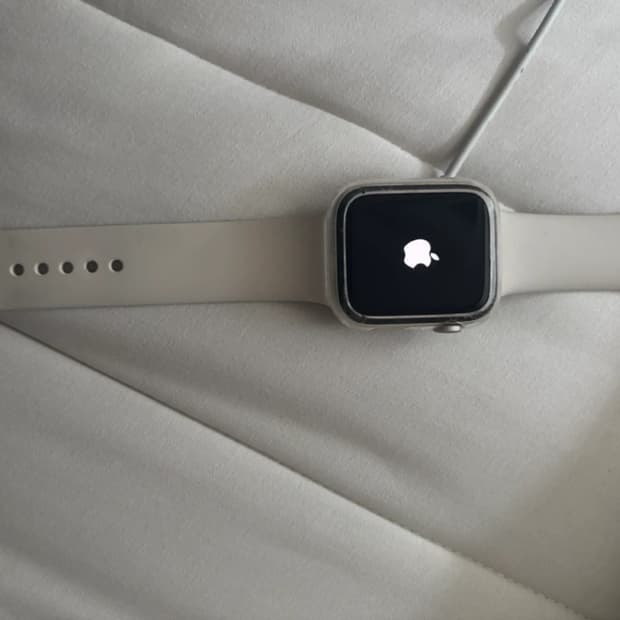 애플워치 SE2 44mm 스타 라이트 팝니다!