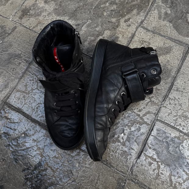 프라다 벨크로 사이드 지퍼 부츠