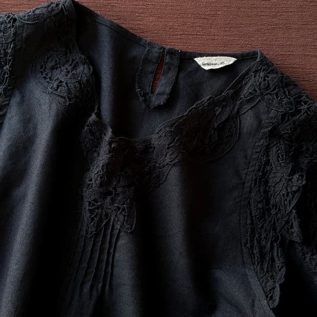 Natural linen lace design sleeveless top