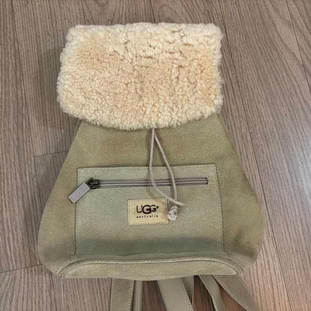 시착만 한 어그 양털 스웨이드 백팩 라이트카키.갸루. 스트릿 유니크