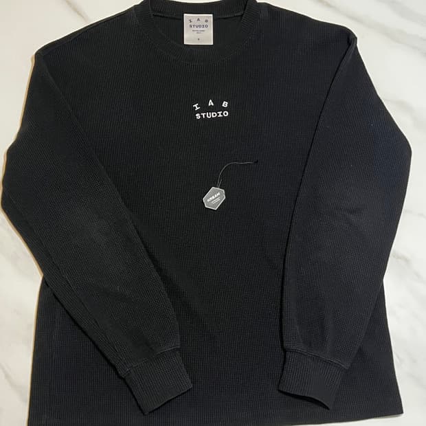 아이앱 스튜디오 와플 롱슬리브 블랙 화이트