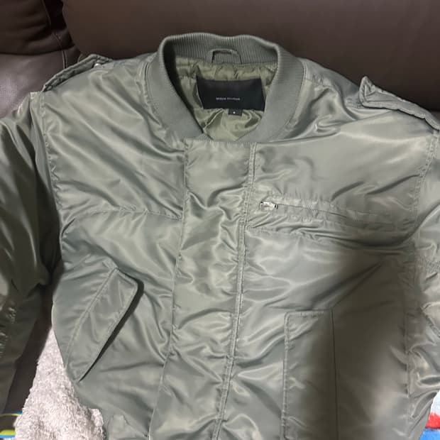 엔타이어스튜디오 봄버