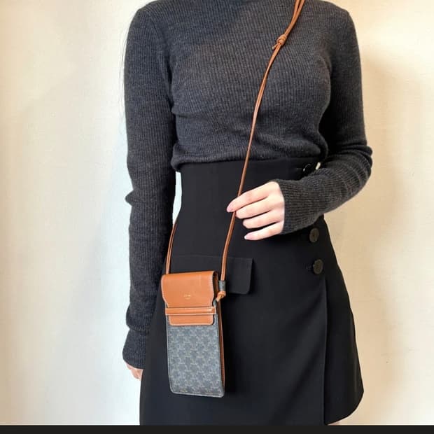 셀린느 트리옹프 폰 파우치백 (영수증 포함 풀구성) S~A+급