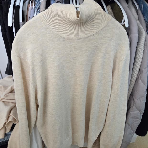 인템포무드 함준수 터틀넥 니트