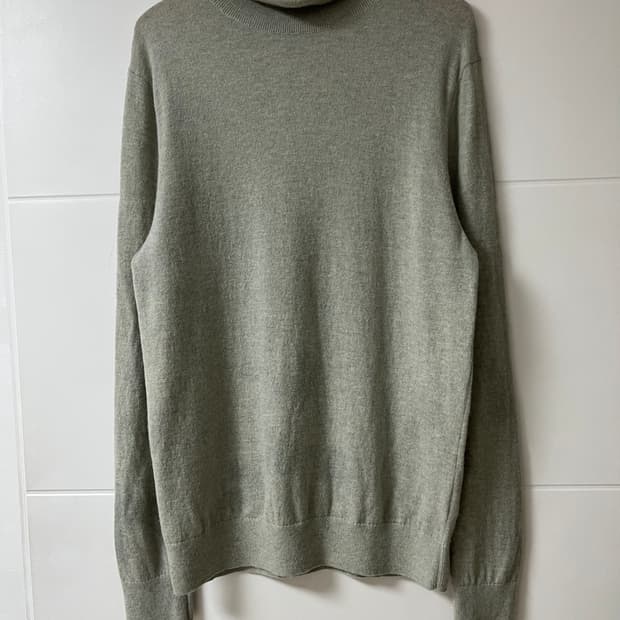 COS 터틀넥 니트