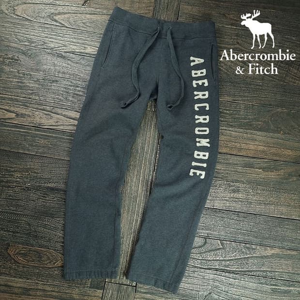 [아베크롬비] Y2K 빅로고 패치 스웻 팬츠 챠콜 M19221