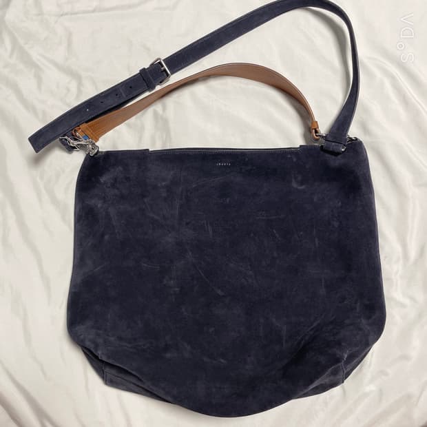 띠어리 스웨이드 숄더백 네이비