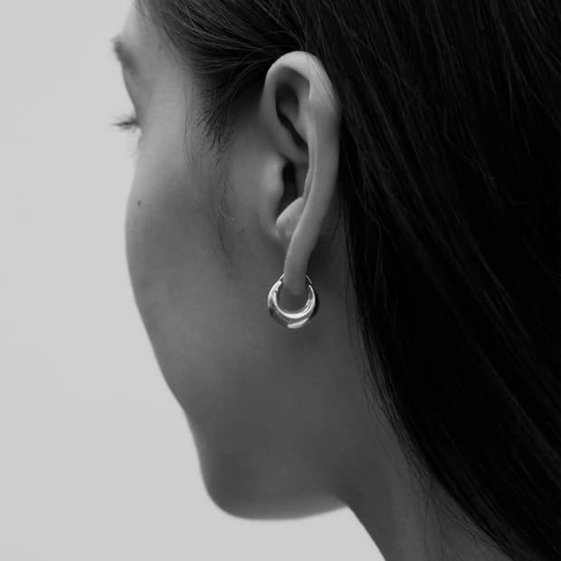 소피부하이 26ss 타이니 에센셜 후프 귀걸이/실버